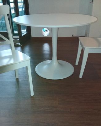 tavolo tondo ikea + 2 sedie