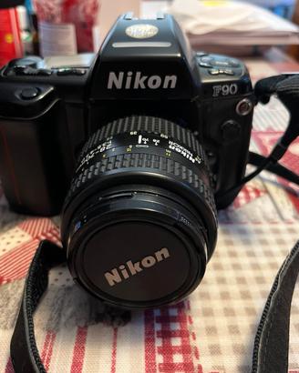 NikonnF90 completa con obiettivi flash borda