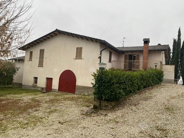 Azienda agricola di 18 HA con casale ristrutturato