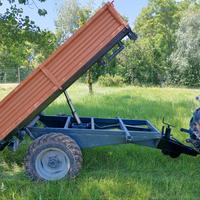 Rimorchio ribaltabile trazionato