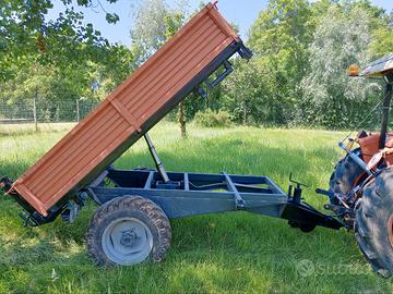 Rimorchio ribaltabile trazionato