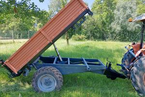 Rimorchio ribaltabile trazionato