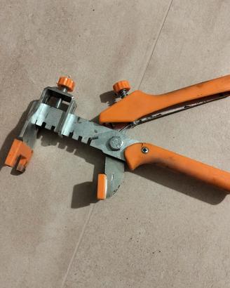 Pinza tendi cunei per posa pavimenti 