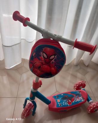monopattino spiderman