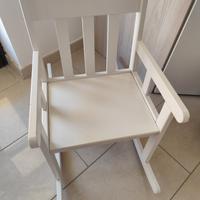 sedia a dondolo Ikea sundvik 