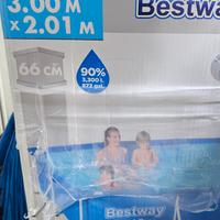 Piscina rettangolare usata come nuova