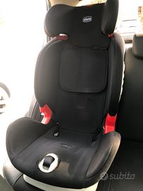 Seggiolino auto per bambini dai 15 ai 36 kg.