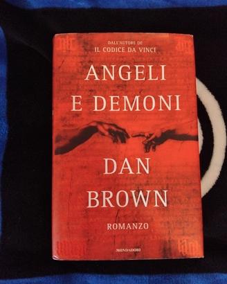 livro Dan Brown angeli e demoni
