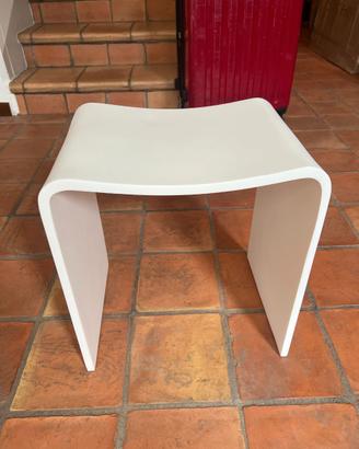 Sgabello/seduta doccia in Corian bianco