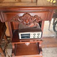 Mobiletto antico e Stereo