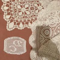 Centrini ricamati a mano