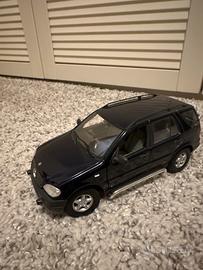 Mercedes ML 320 scala 1/18 Maisto