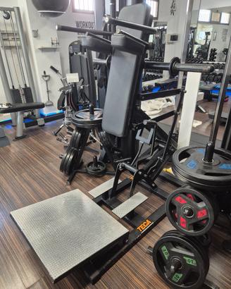 Hack Squat TECA. Tenuto benissimo.