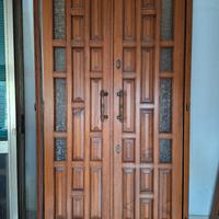 Porta ingresso in legno ante simmetriche