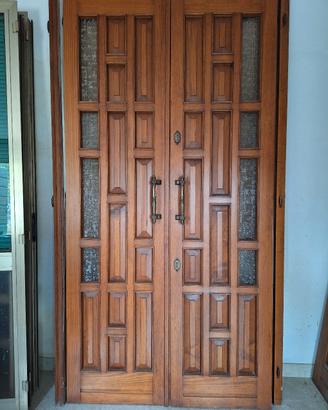 Porta ingresso in legno ante simmetriche