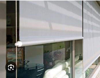 Tenda da sole verticale a rullo con cavi acciaio