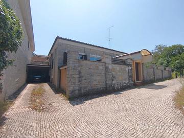 Via De Pretis Villa di 368mq con giardino e box