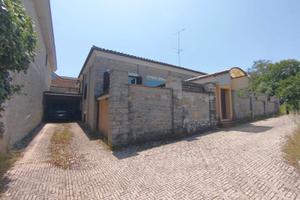 Via De Pretis Villa di 368mq con giardino e box