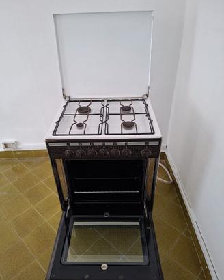 Cucina Ariston a Gas 4 fuochi + forno elettrico