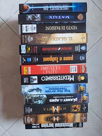 Lotto di 12 VHS originali + 1 VHS in omaggio 