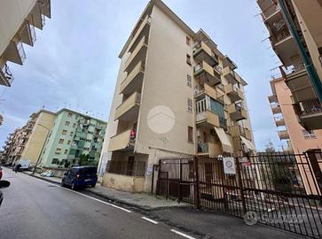 3 LOCALI A TORRE DEL GRECO