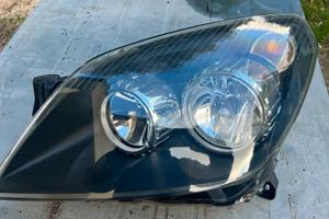 Faro opel astra sw 1400 benzina anno 2005