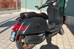Piaggio Vespa 300 GTS sport