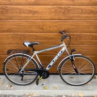 Bici City bike in alluminio cambio Shimano. Nuova