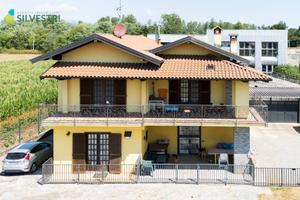 Villa di 120 m² con 4 locali e box auto a Fontanet