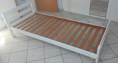 Letto singolo in legno