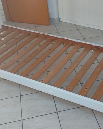 Letto singolo in legno
