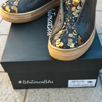 Scarpe nere in pelle con paillettes Tosca Blu