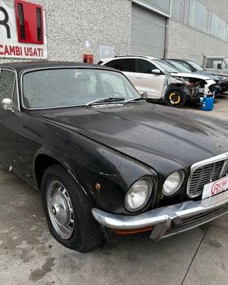 Jaguar XJ 4.2 per ricambi o completa