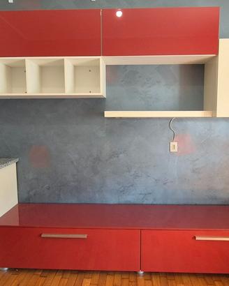 Soggiorno moderno completo con zona bar