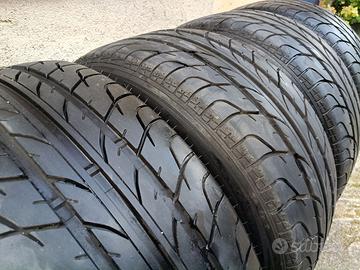 245/45 ZR17 99W Gomme 245 45 17 99W pneumatici