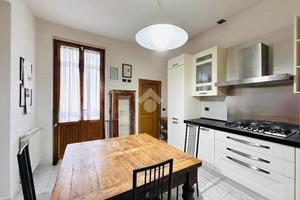 CASA SEMINDIPENDENTE A PRATO