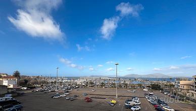 Ampio Appartamento su due livelli fronte mare