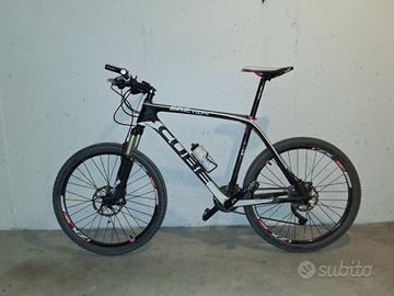 Bici MTB CUBE in carbonio