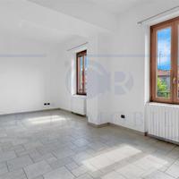 TRILOCALE IN PICCOLA PALAZZINA