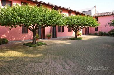 Casa indipendente di 462 m² con più di 5 locali a 