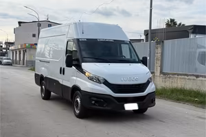Daily 35s14 e6 furgone medio alto 2021 km 200mila