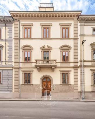 Casa indipendente di 630 m² a Firenze