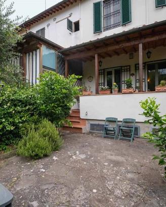 Casa indipendente di 146 m² con più di 5 locali a 