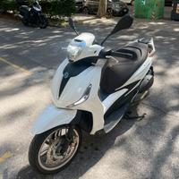 Beverly 300 hpe + coprigambe tucano urbano