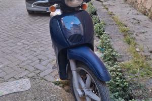 Scarabeo aprilia 50 (70cc) + 2 caschi