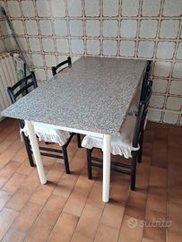 tavolo e 4 sedie
