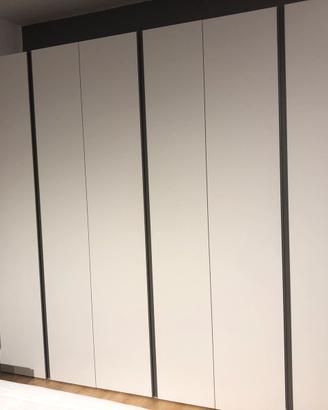 Armadi e credenze moderne in svendita Nuove