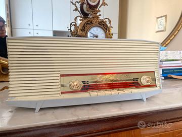 Radio antica funzionante