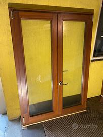 Finestra con vetrocamera in legno due ante