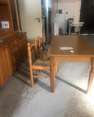 Vetrina con tavolo e 6 sedie